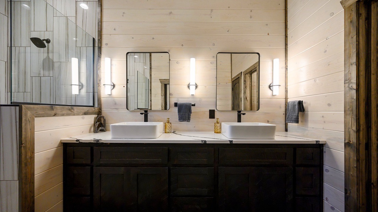 Photo of Bathroom in Broken Bow
