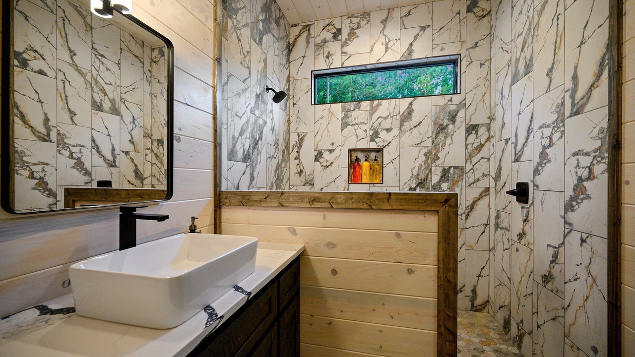 Photo of Bathroom in Broken Bow