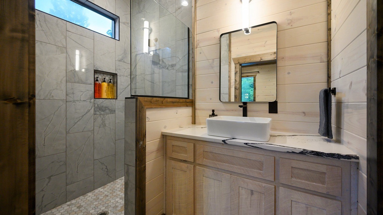 Photo of Bathroom in Broken Bow