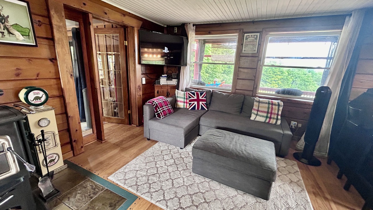 Photo of Livingroom in Glenfield