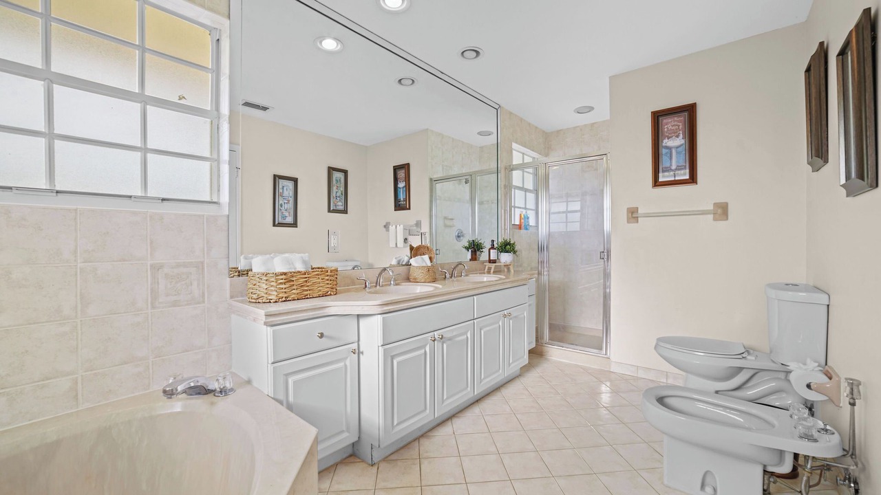 Photo of Bathroom in The Hammocks