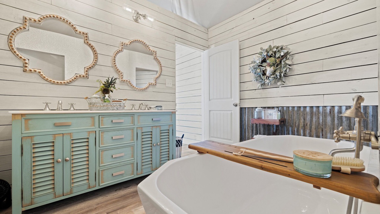 Photo of Bathroom in Canyon Lake