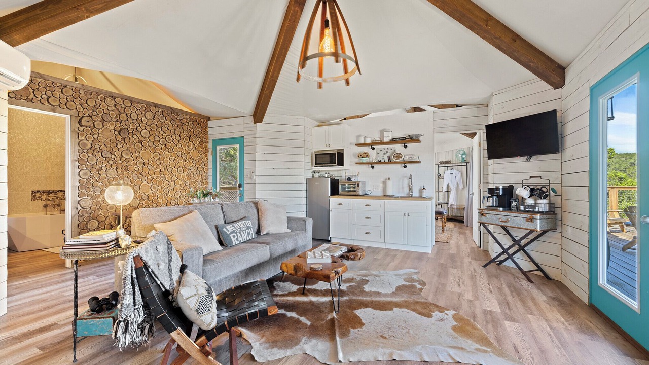 Photo of Bedroom in Canyon Lake
