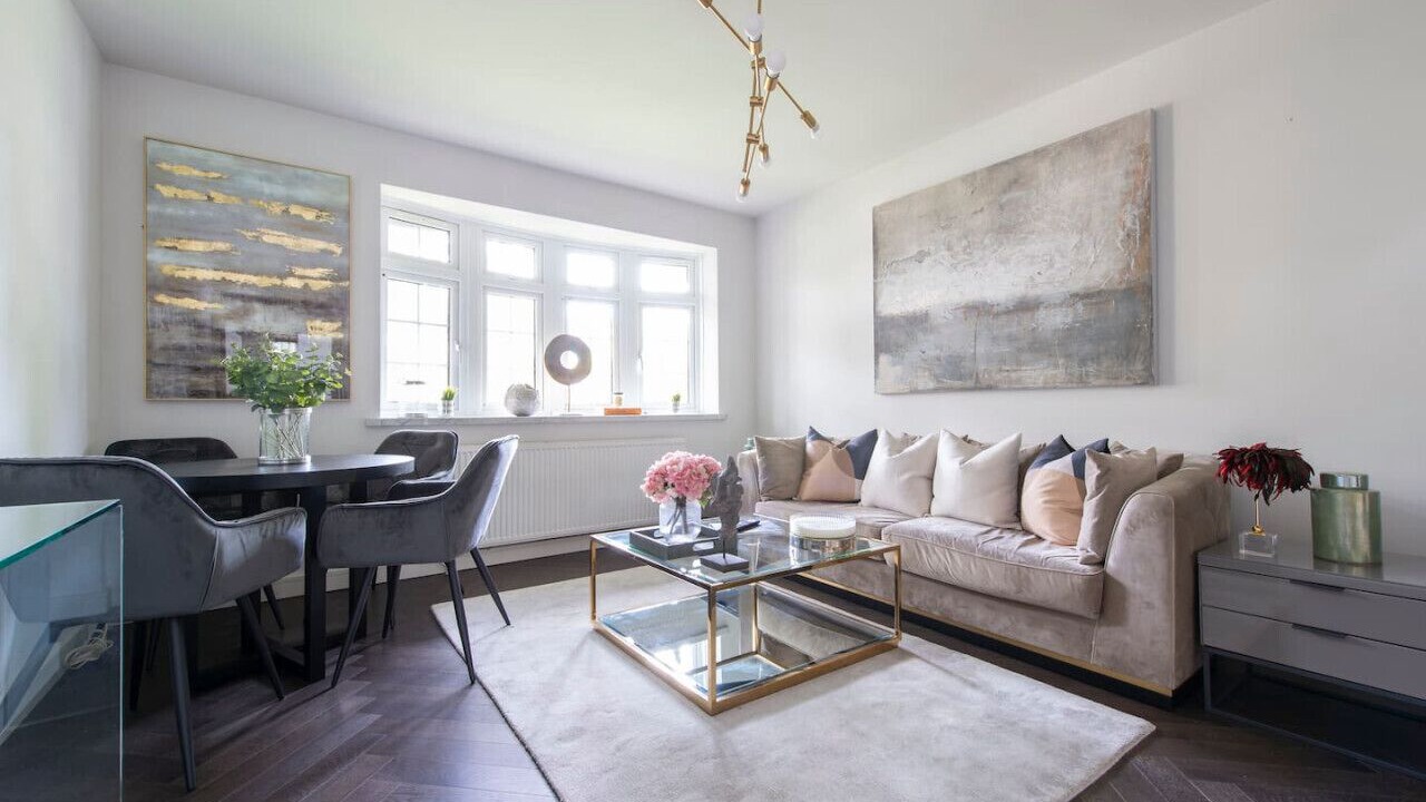 Photo of Livingroom in Leyton
