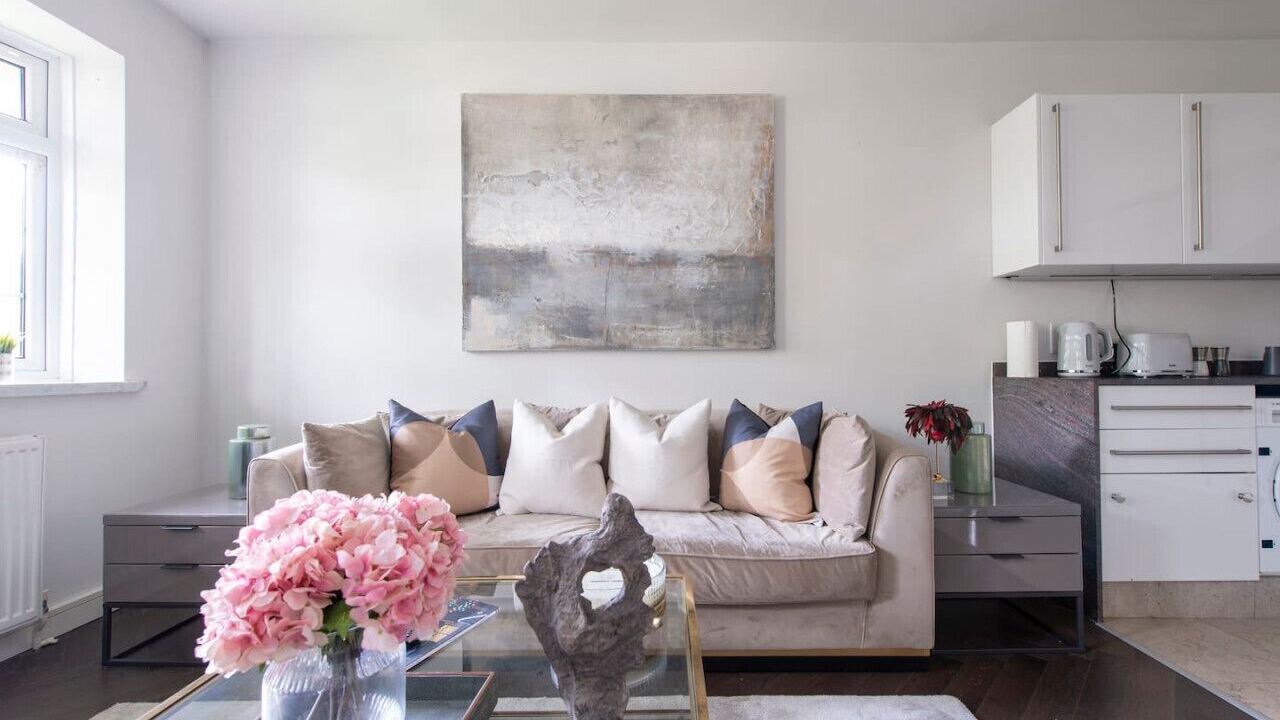 Photo of Livingroom in Leyton