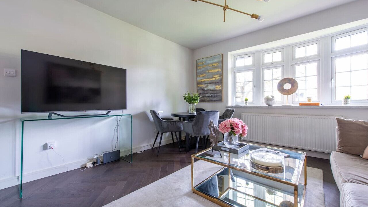 Photo of Livingroom in Leyton