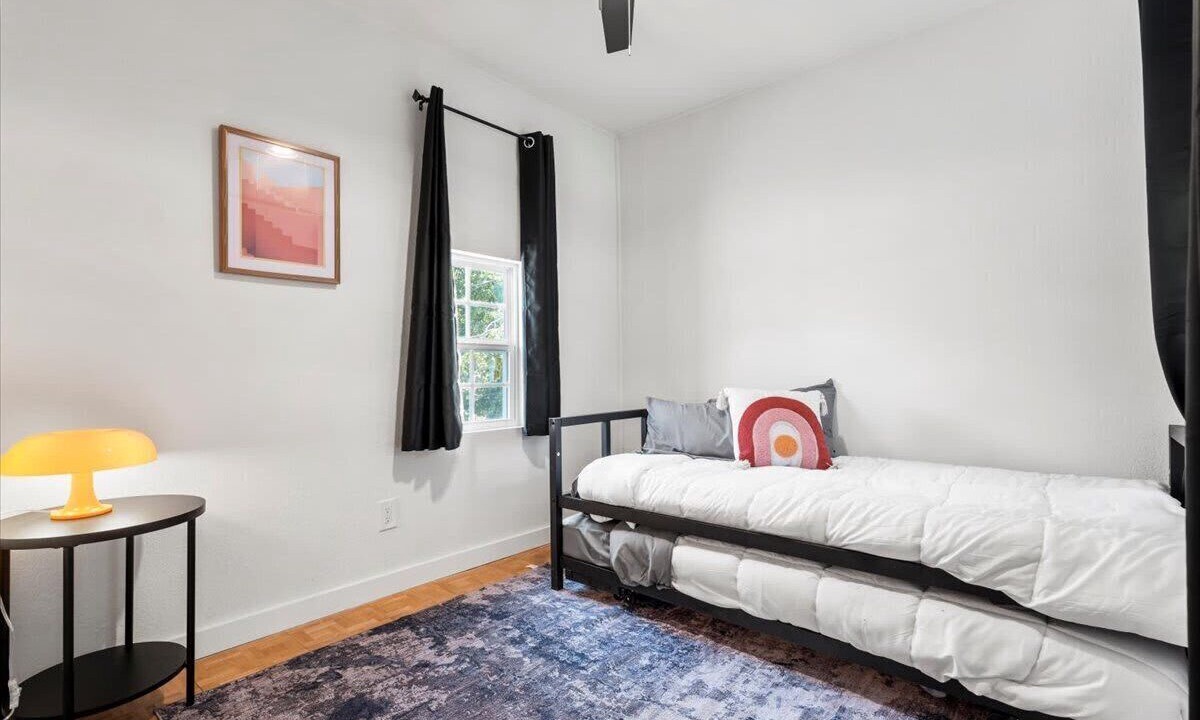 Photo of Bedroom in North Austin Civic Association