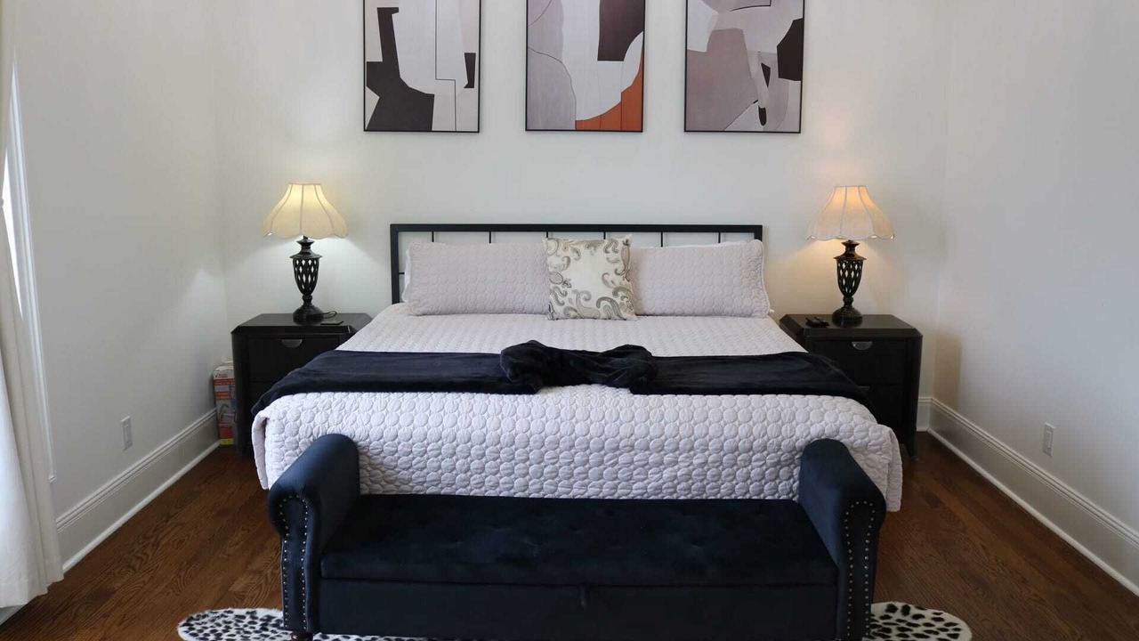 Photo of Bedroom in Metropolis
