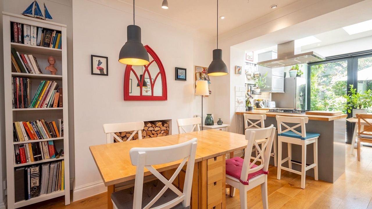 Photo of Others in Lee