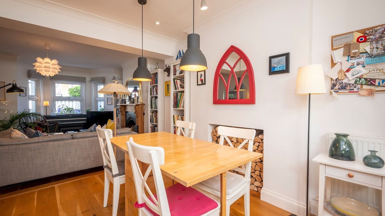 Photo of Others in Lee