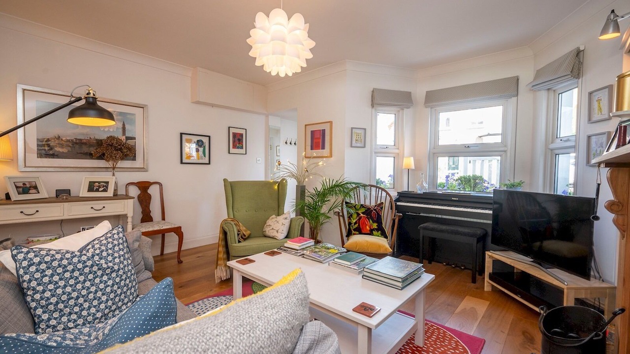 Photo of Livingroom in Lee