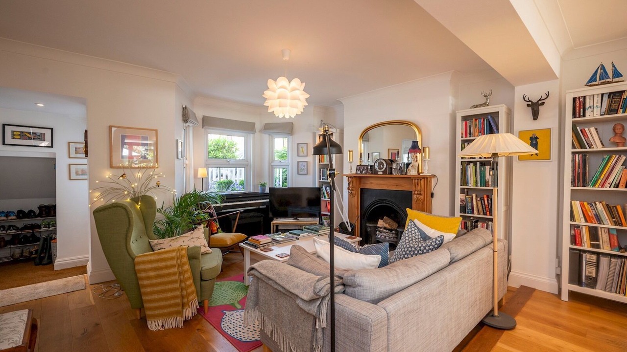 Photo of Livingroom in Lee