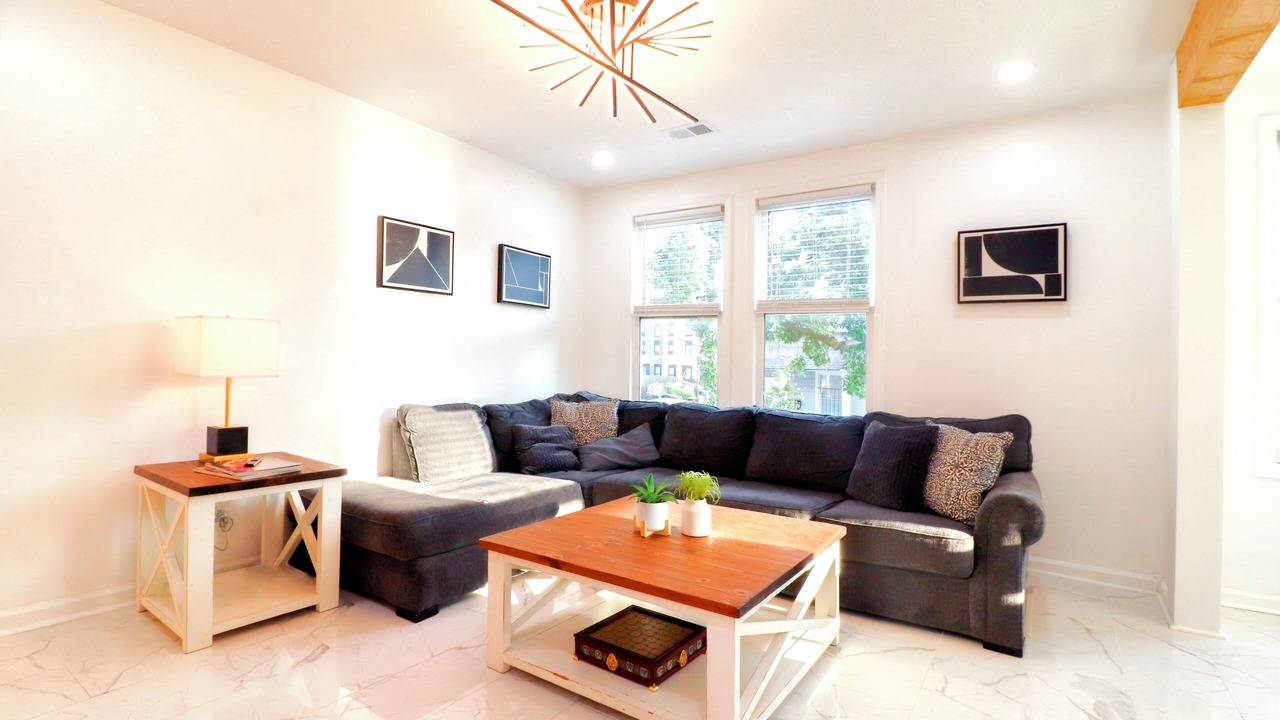 Photo of Livingroom in Midtown