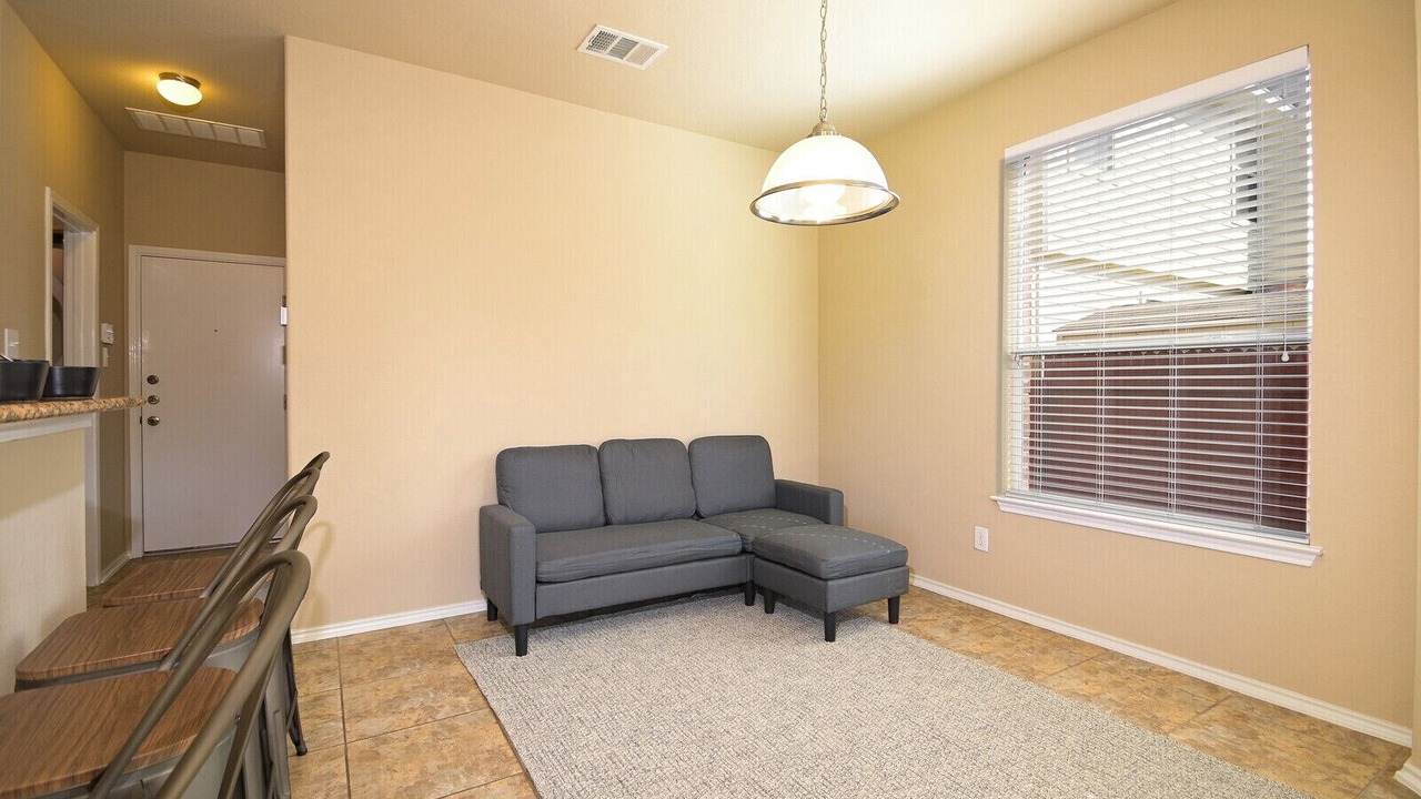 Photo of Livingroom in Far North Central
