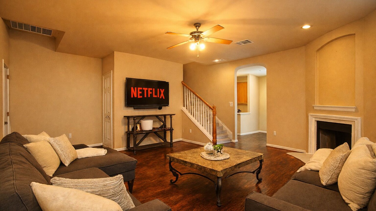 Photo of Livingroom in Far North Central