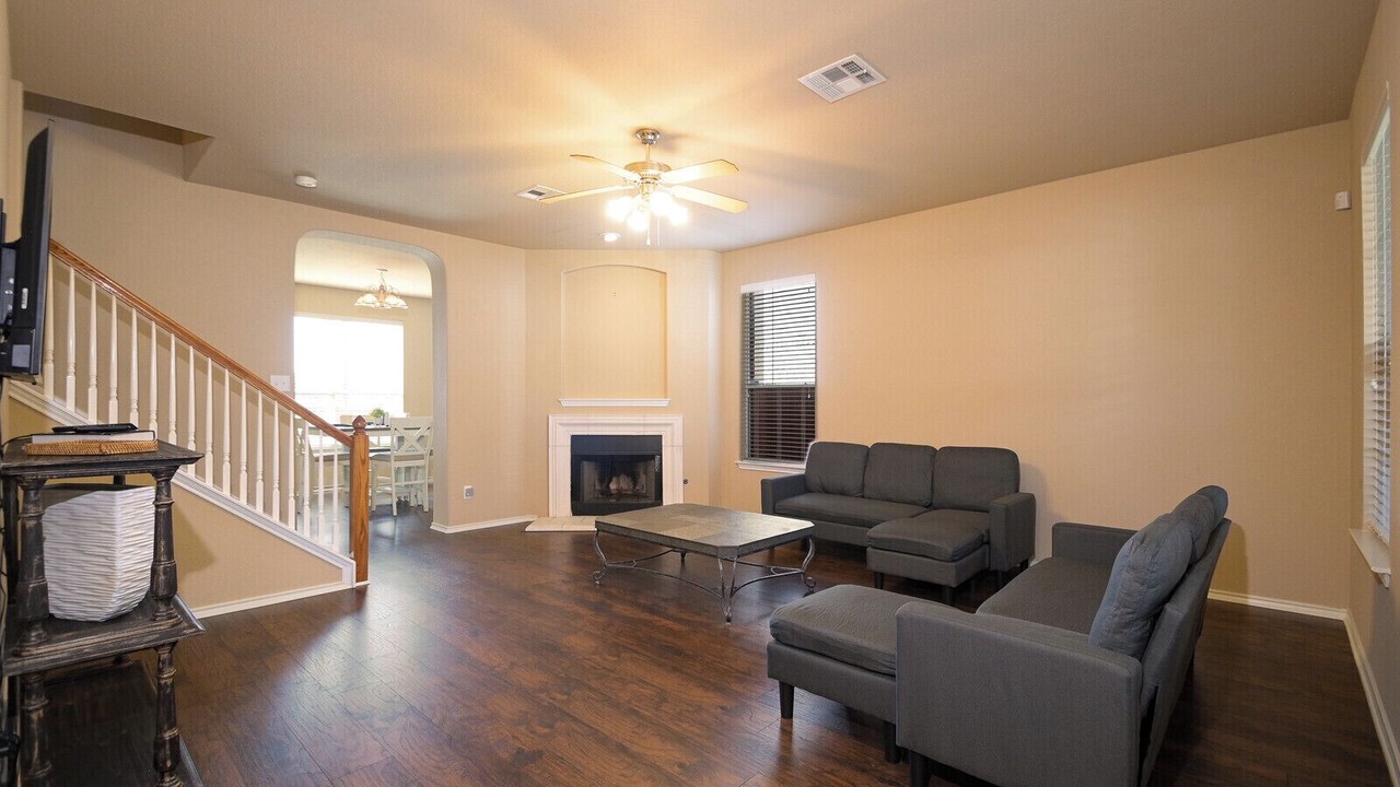 Photo of Livingroom in Far North Central
