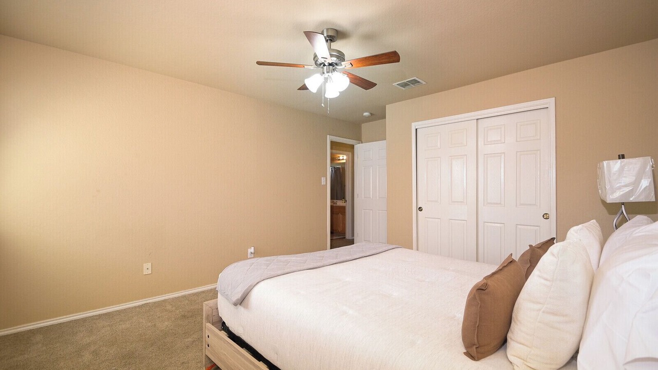 Photo of Bedroom in Far North Central