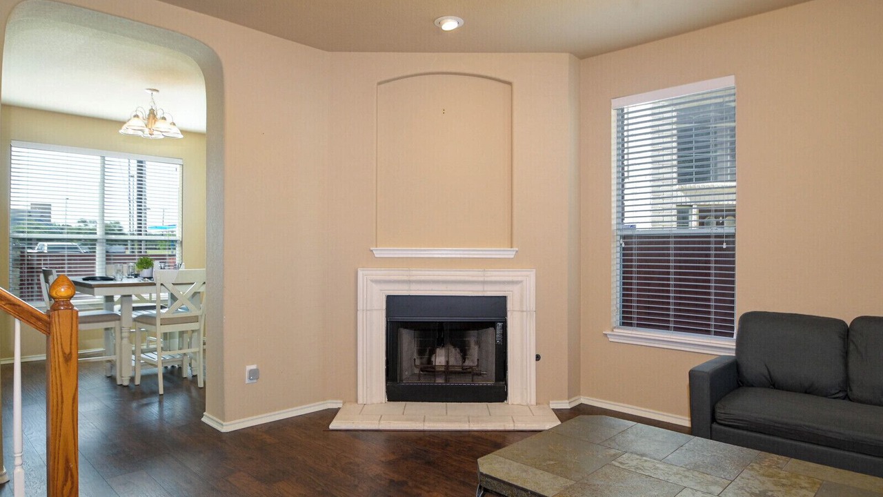 Photo of Livingroom in Far North Central