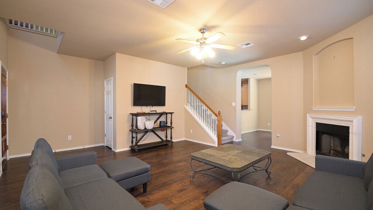 Photo of Livingroom in Far North Central