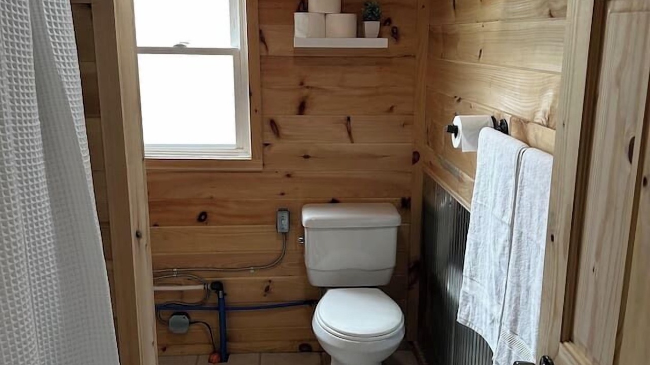 Photo of Bathroom in Lake