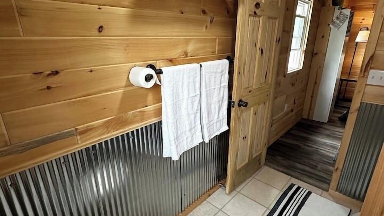 Photo of Bathroom in Lake