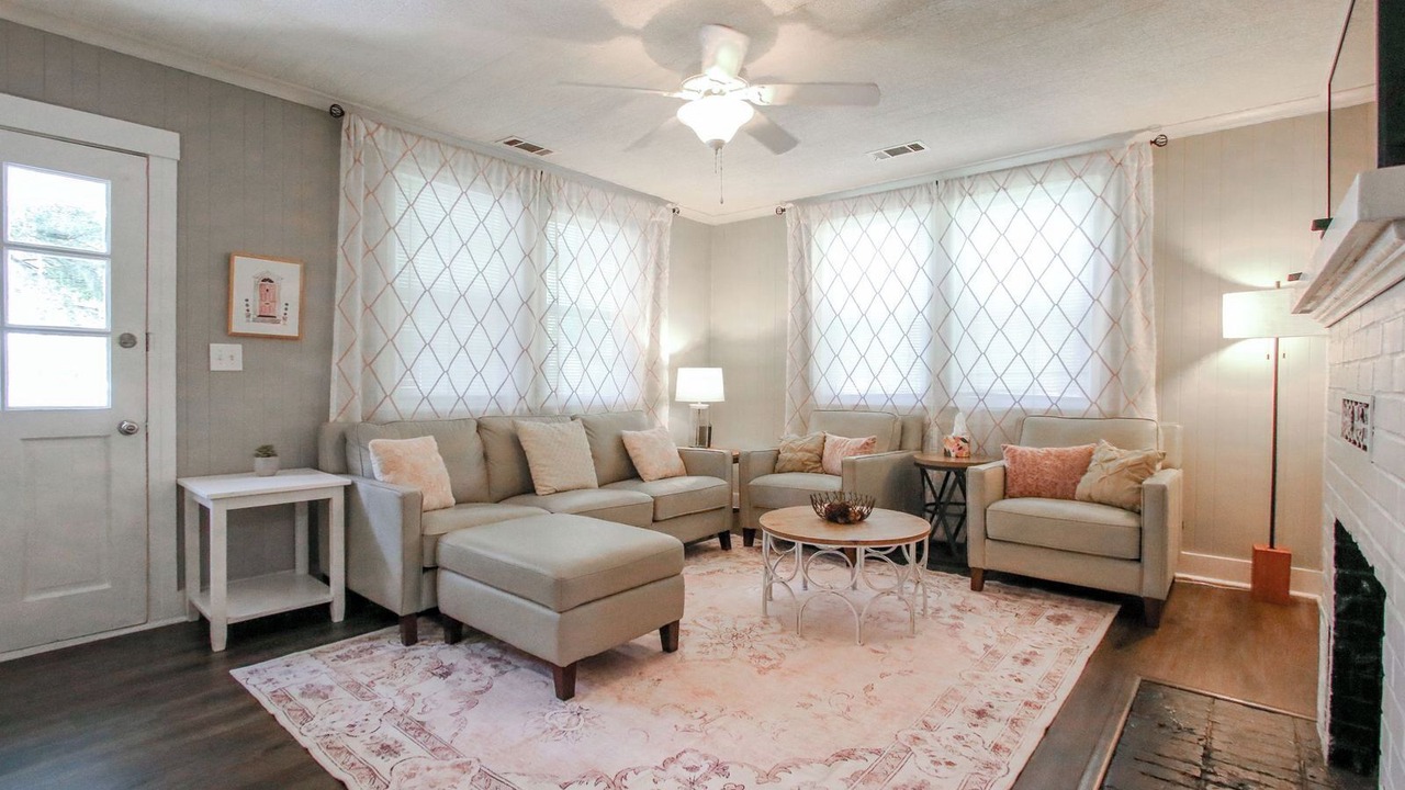 Photo of Livingroom in Richmond Hill