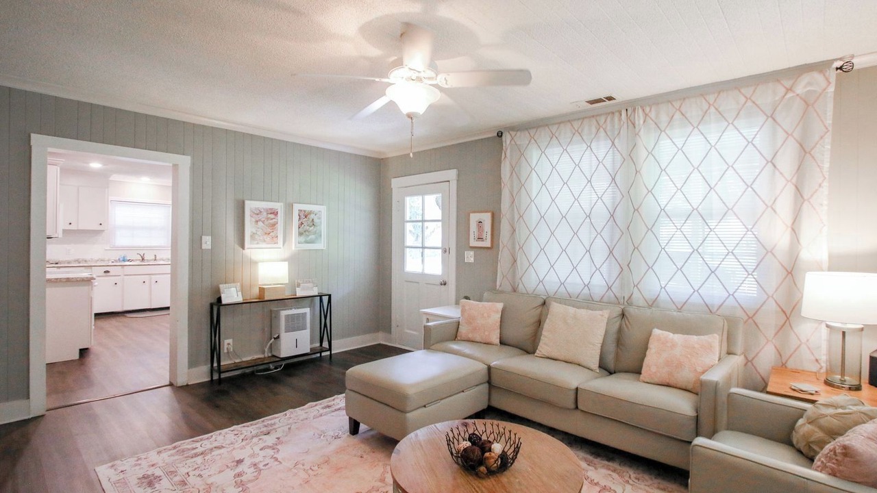 Photo of Livingroom in Richmond Hill