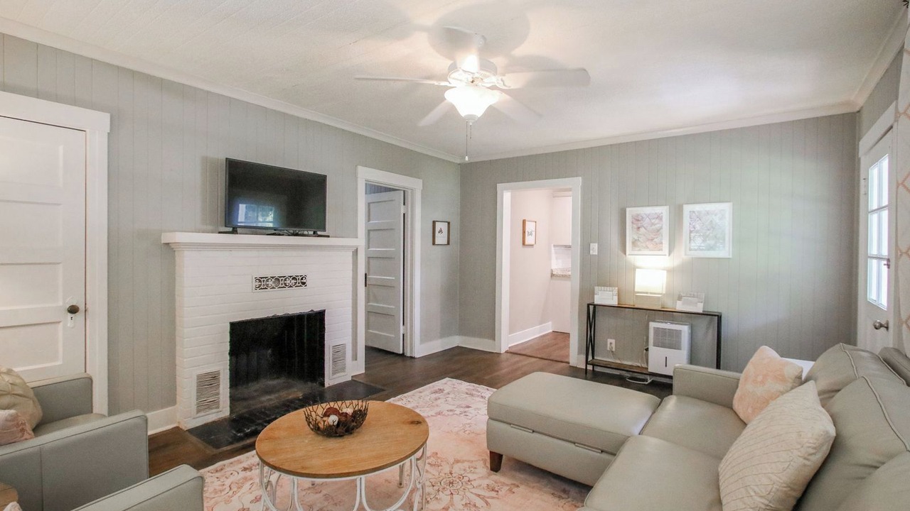 Photo of Livingroom in Richmond Hill