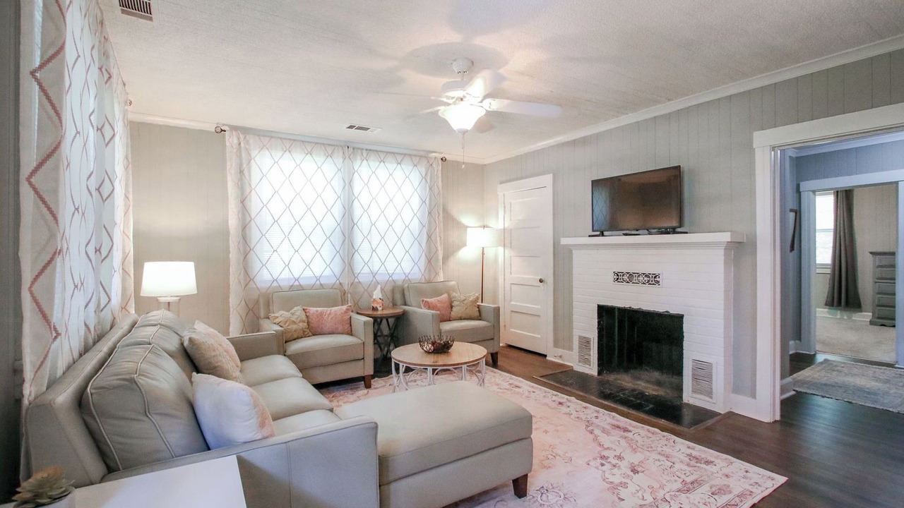 Photo of Livingroom in Richmond Hill