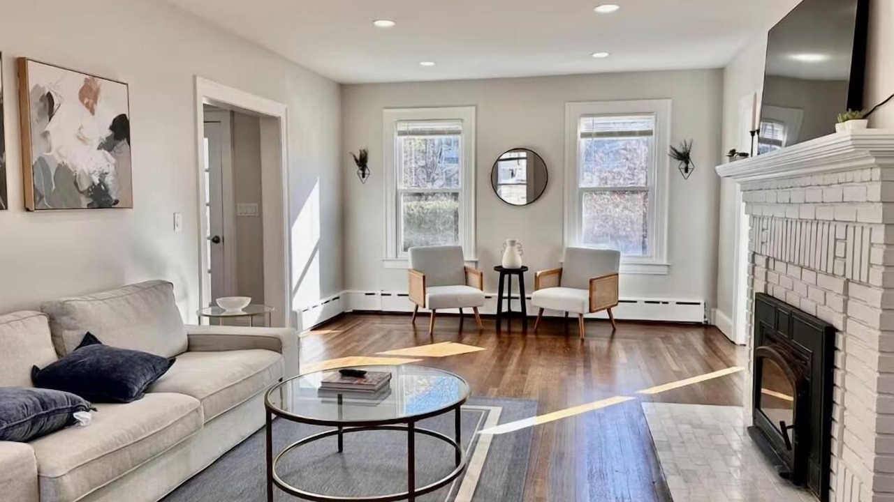 Photo of Livingroom in Beaver Hills