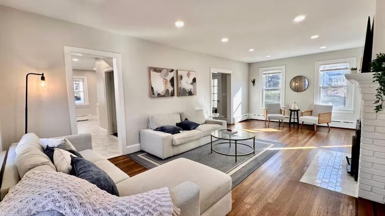 Photo of Livingroom in Beaver Hills