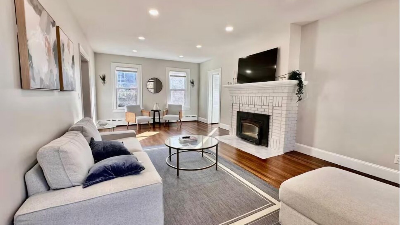 Photo of Livingroom in Beaver Hills