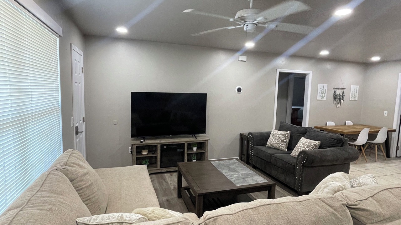 Photo of Livingroom in Ada