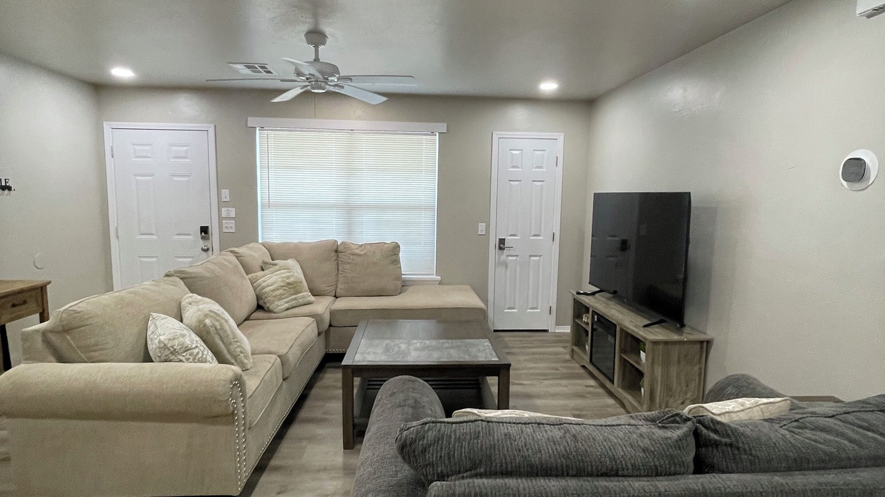 Photo of Livingroom in Ada