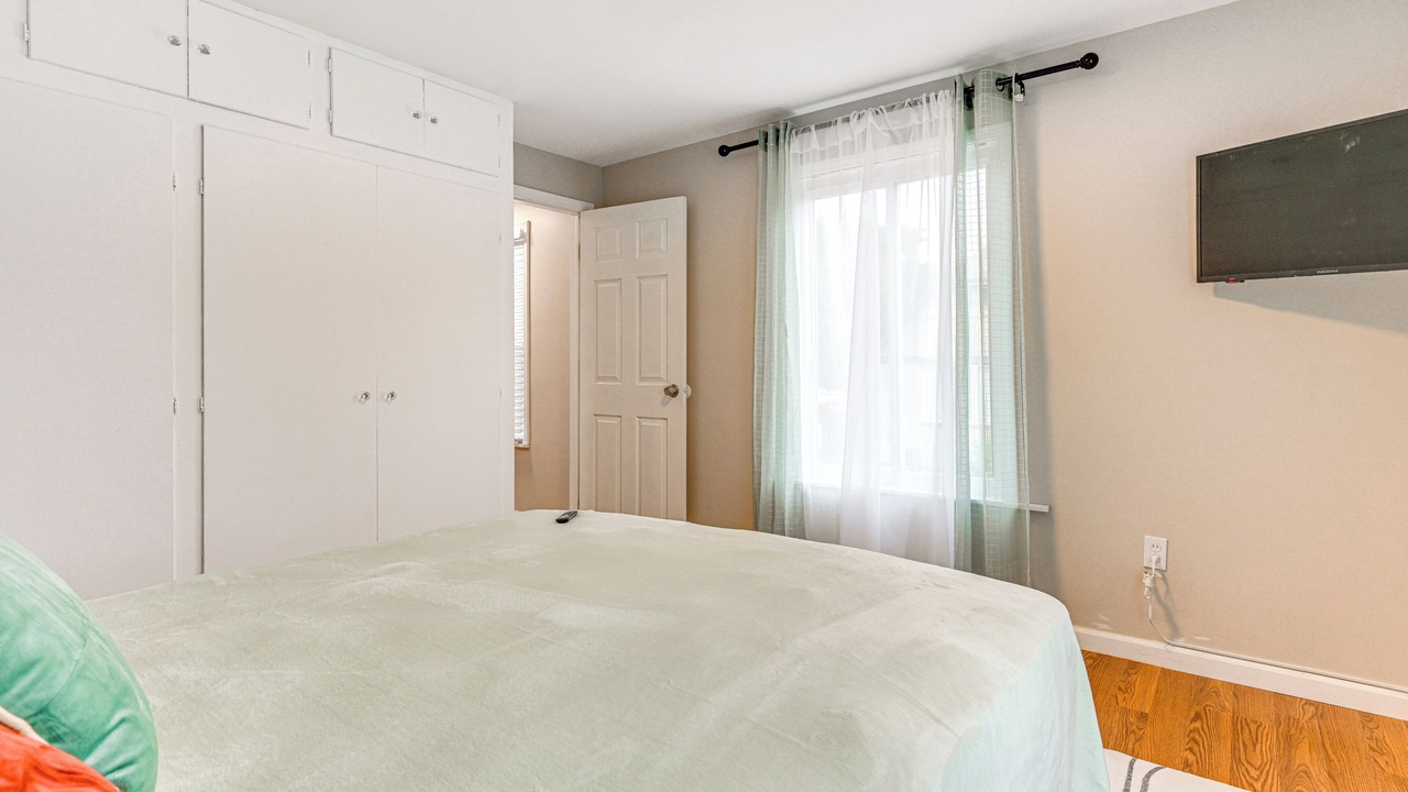 Photo of Bedroom in Lansing