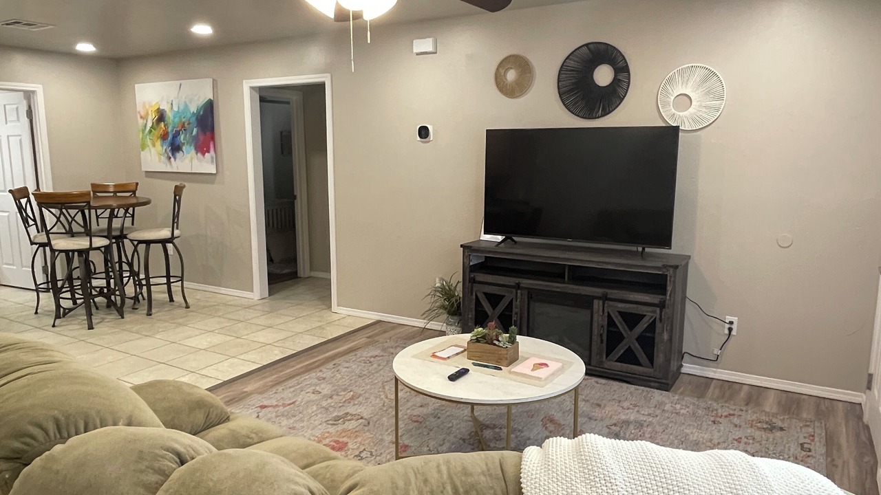 Photo of Livingroom in Ada