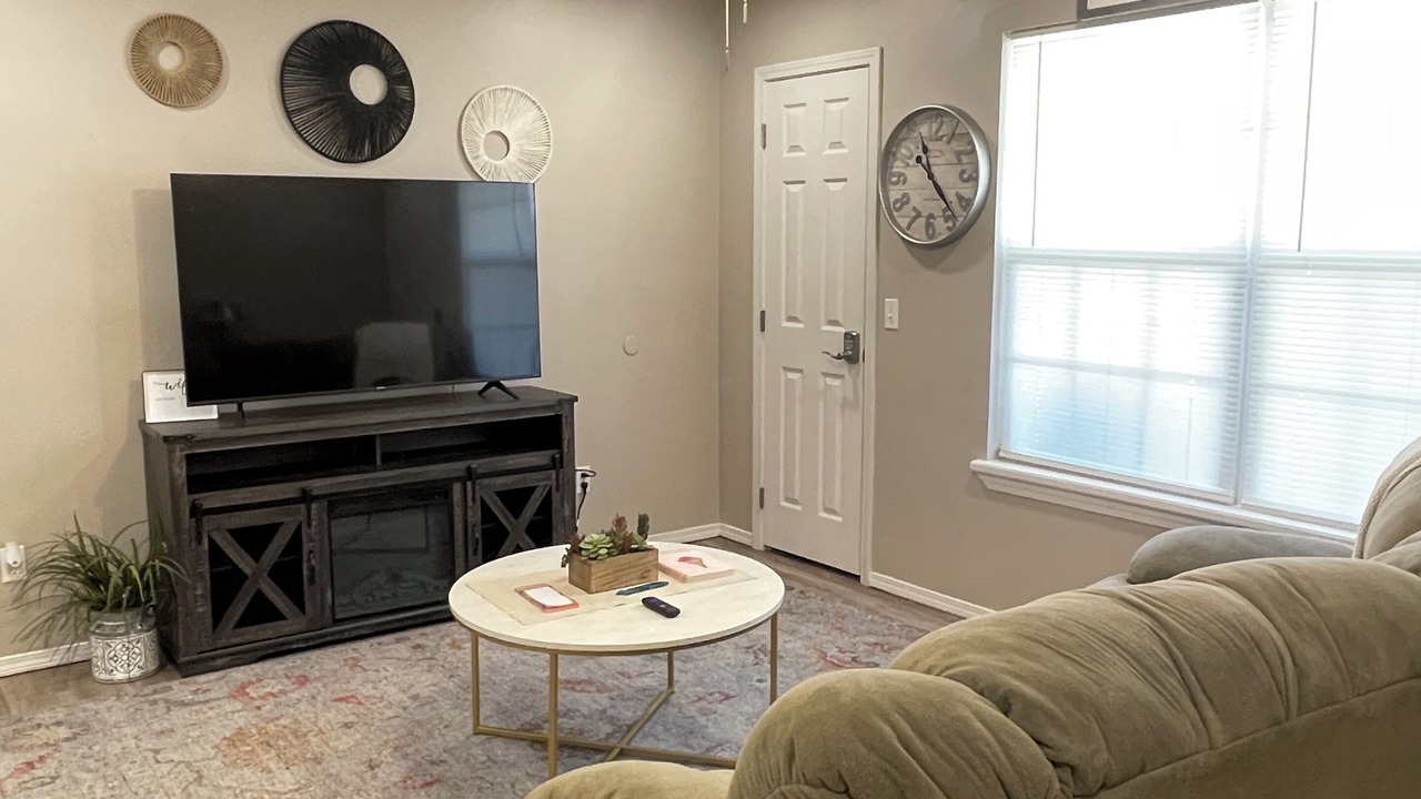 Photo of Livingroom in Ada