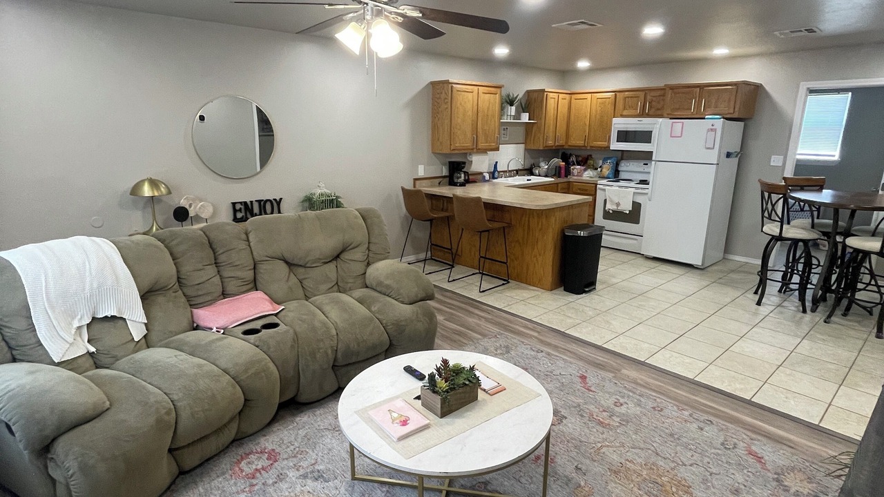 Photo of Livingroom in Ada