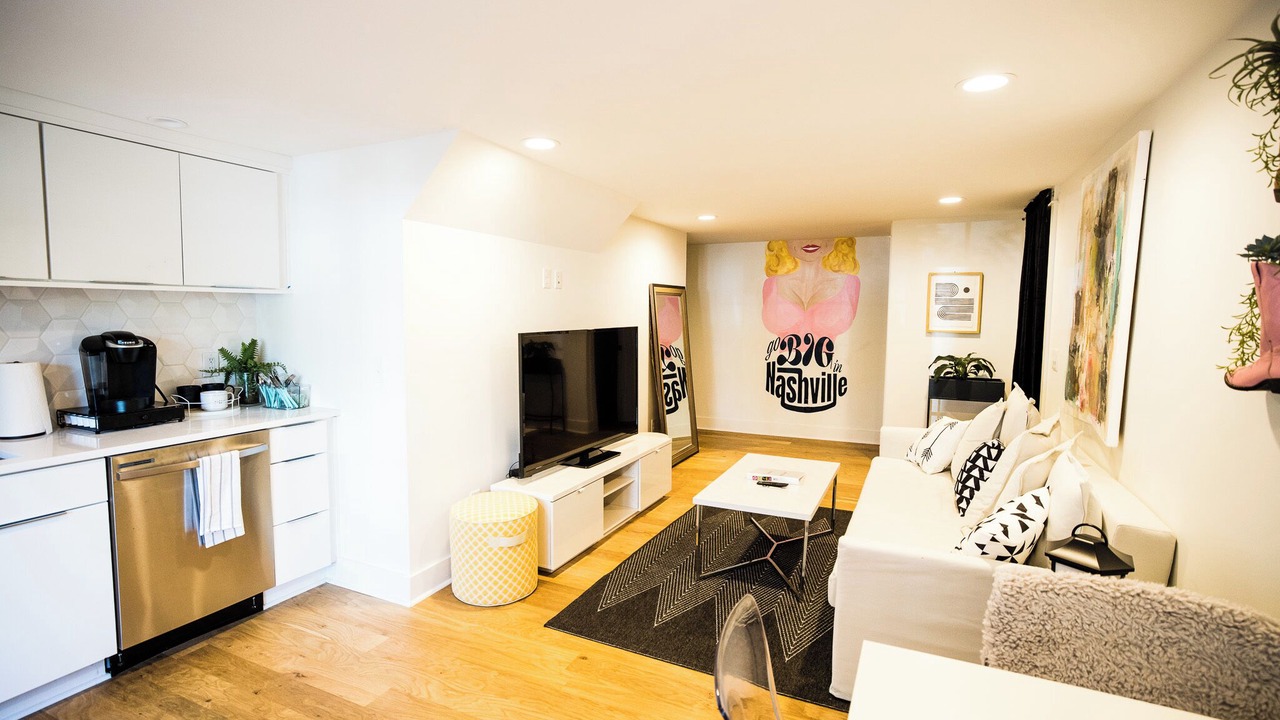 Photo of Livingroom in Belmont - Hillsboro