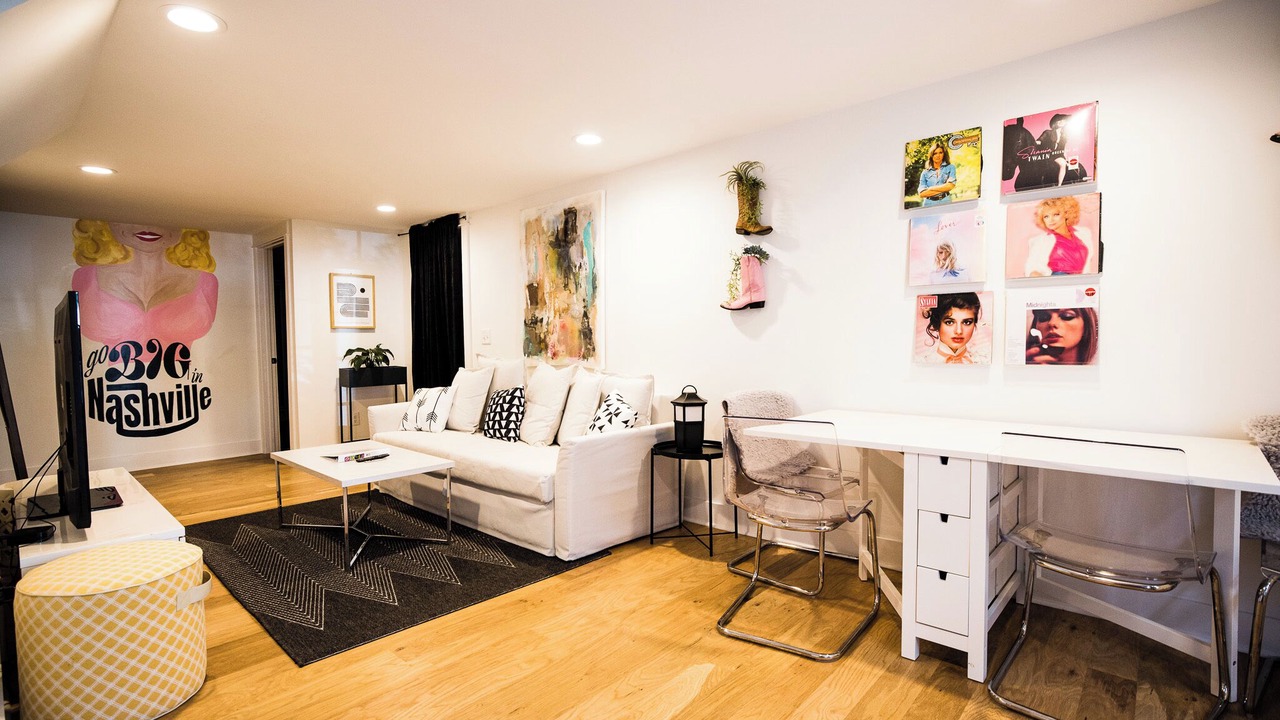 Photo of Livingroom in Belmont - Hillsboro