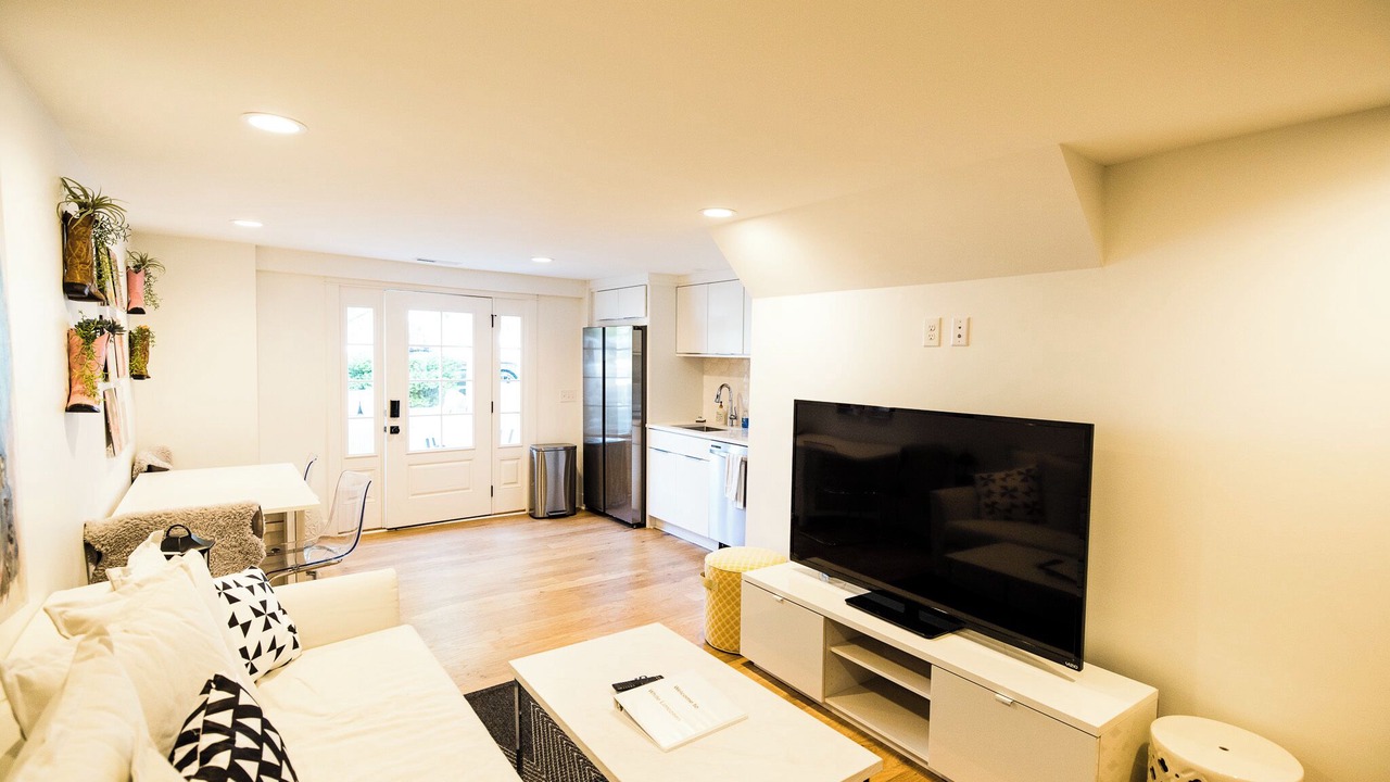 Photo of Livingroom in Belmont - Hillsboro