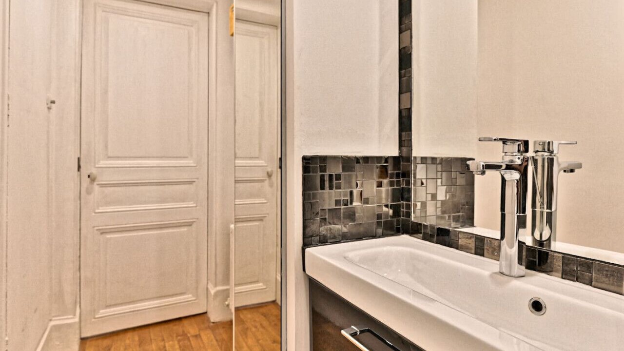Photo of Bathroom in Quartier de la Porte-Saint-Denis