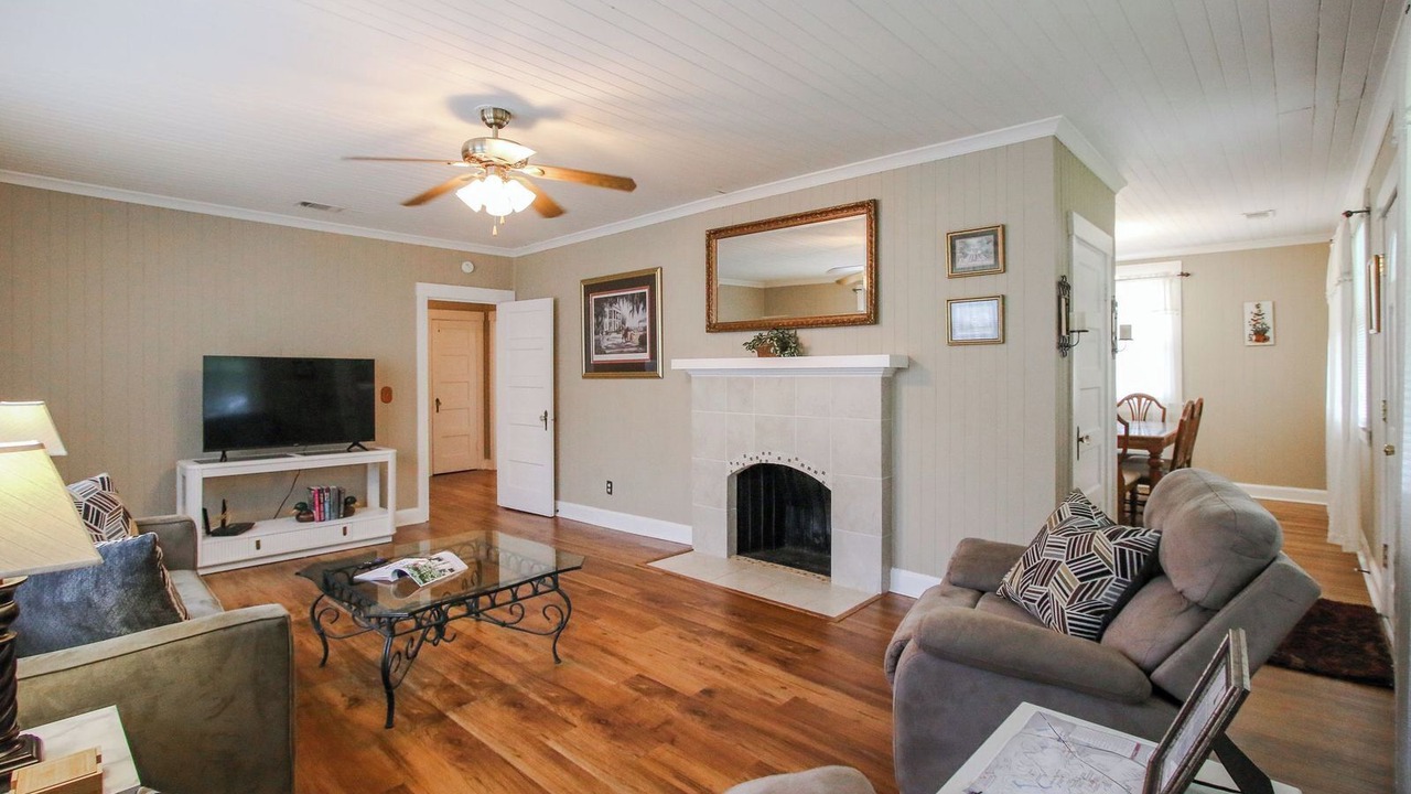 Photo of Livingroom in Richmond Hill