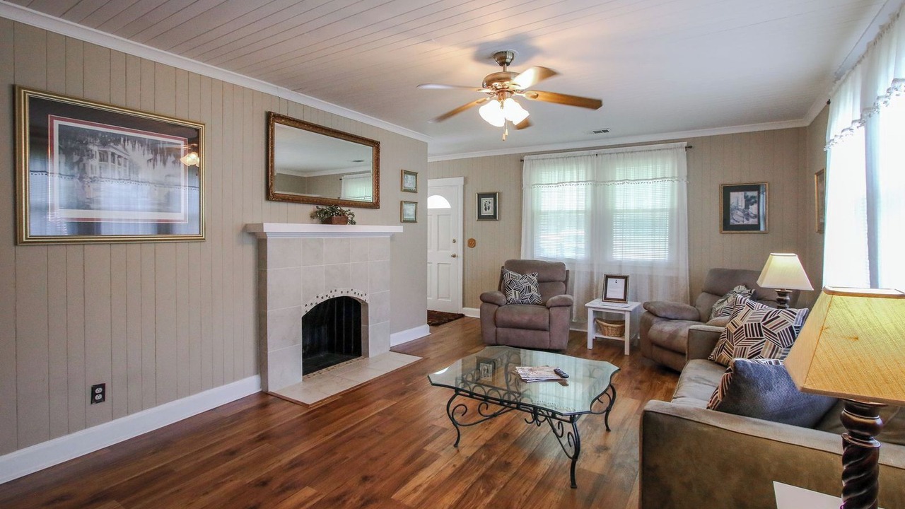Photo of Livingroom in Richmond Hill