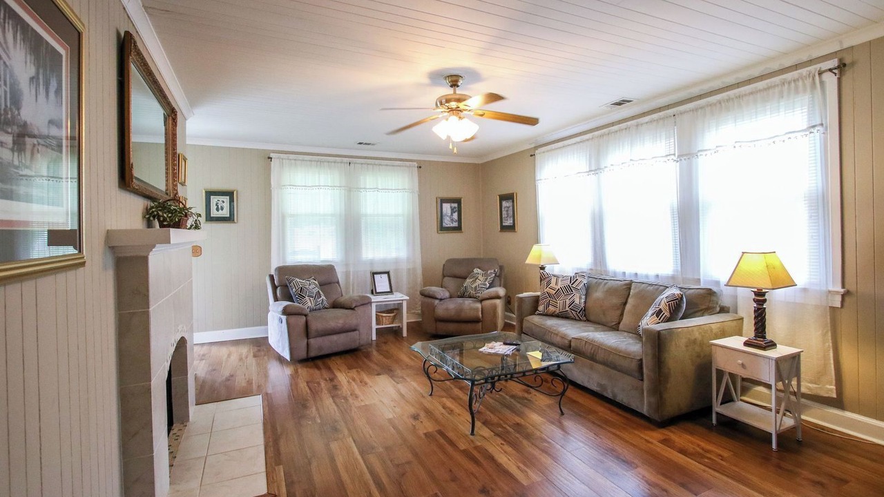 Photo of Livingroom in Richmond Hill
