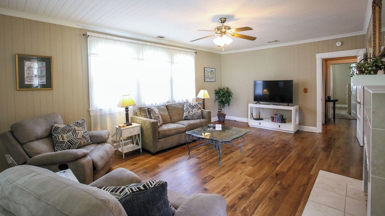 Photo of Livingroom in Richmond Hill