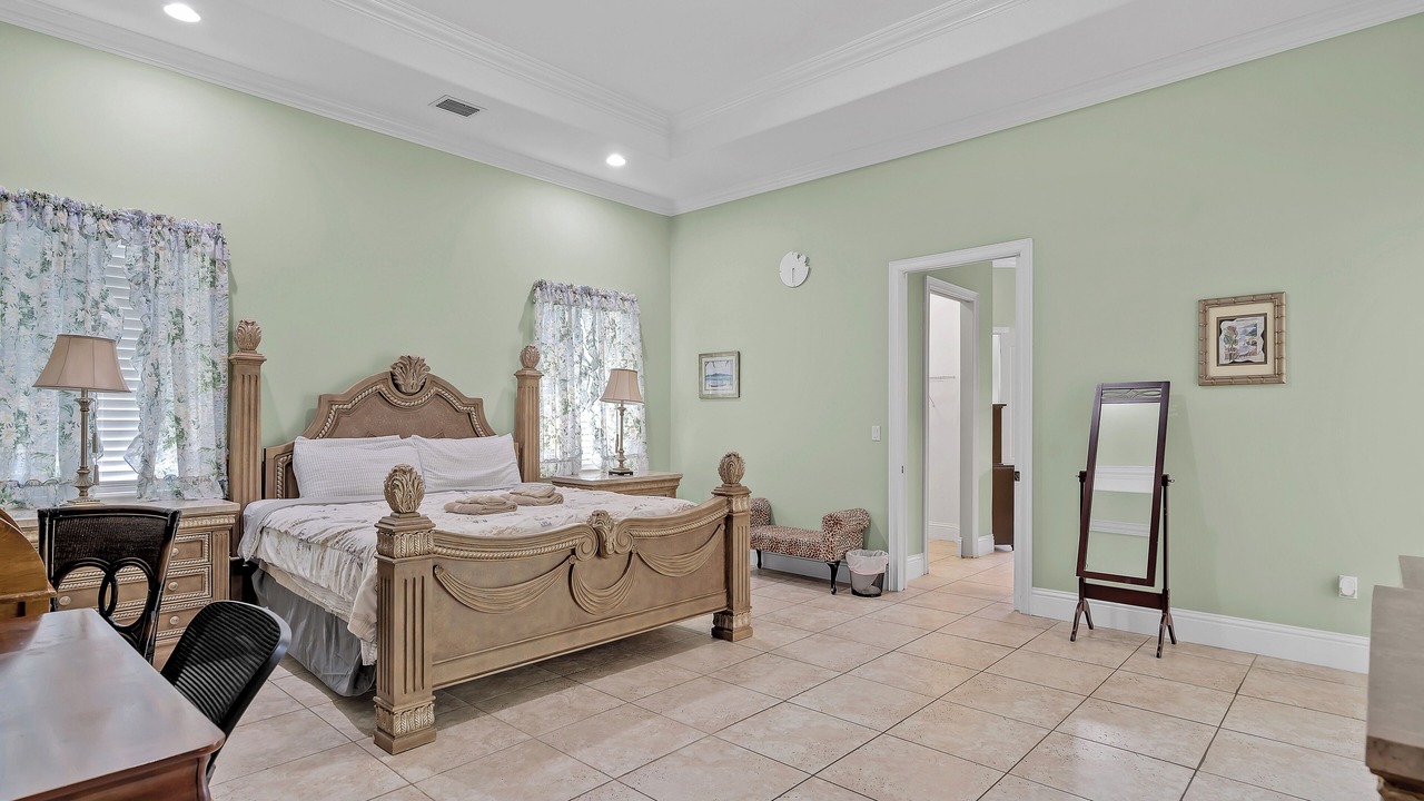 Photo of Bedroom in Ludlam