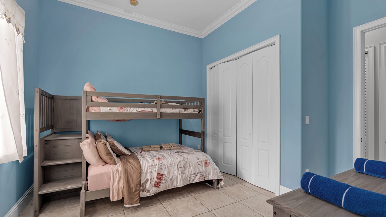 Photo of Bedroom in Ludlam