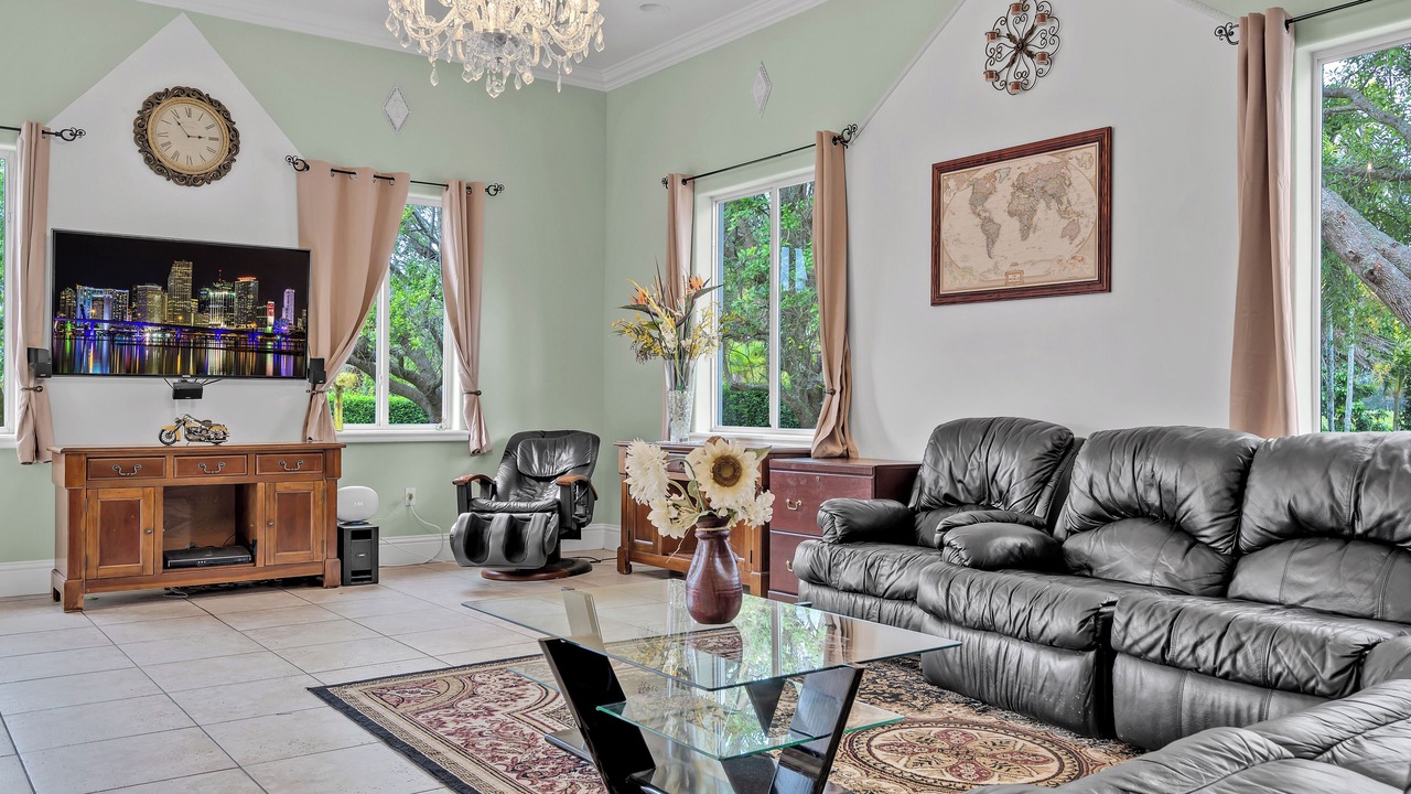 Photo of Livingroom in Ludlam
