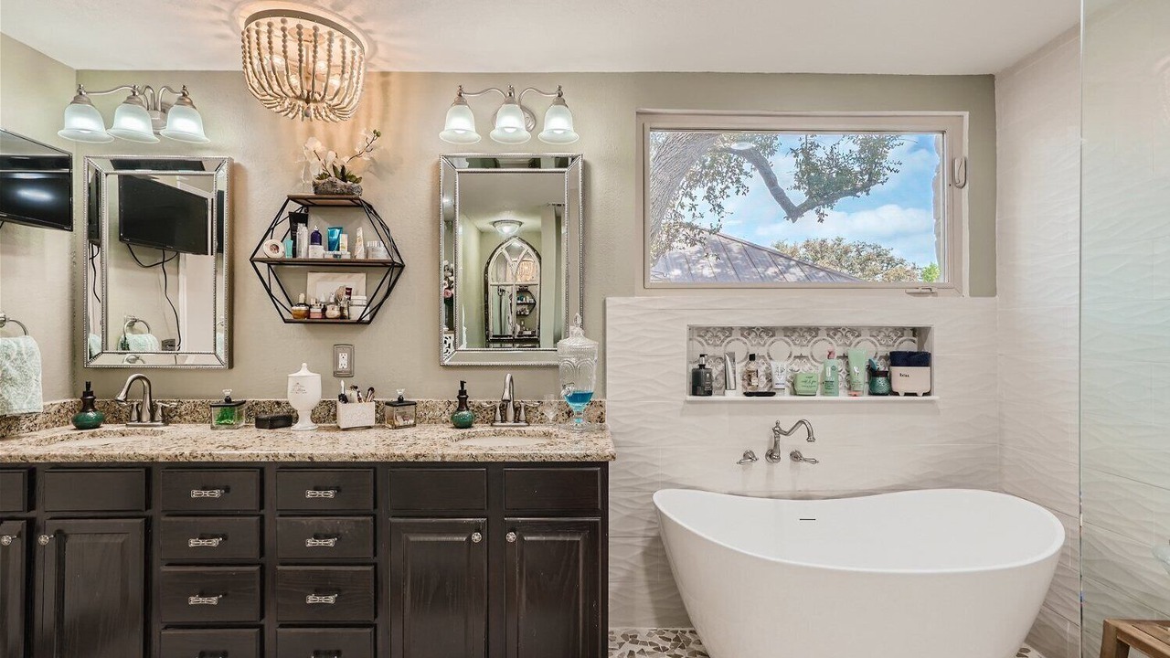 Photo of Bathroom in Horseshoe Bay West